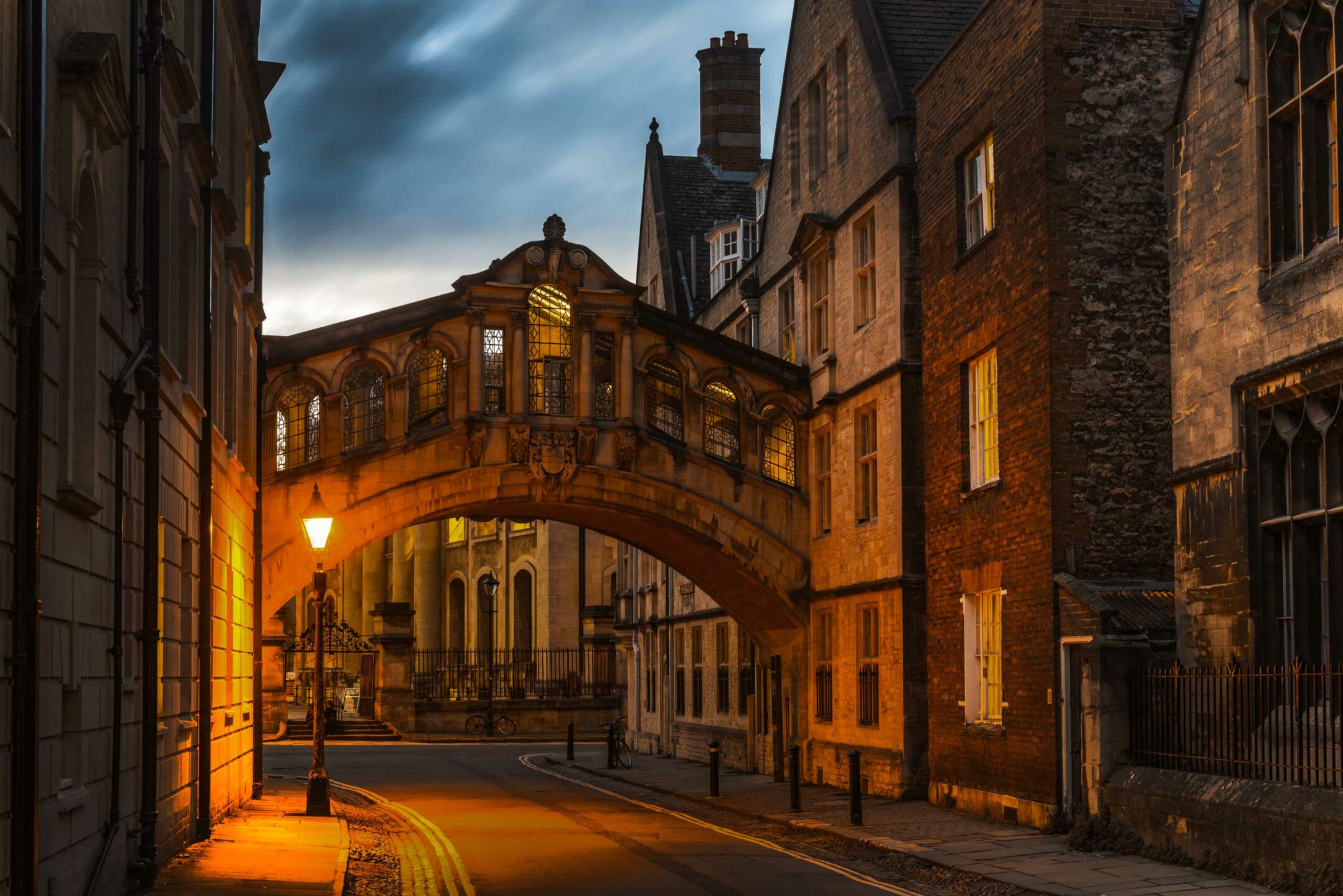 The bridge of Sighs in Oxford in the late evening